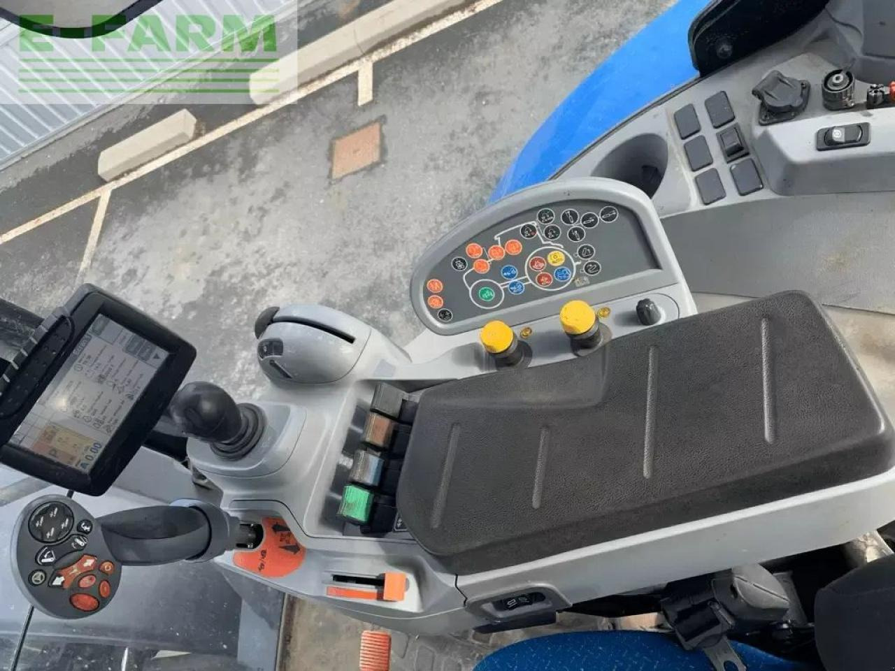 New Holland t7.235 auto command - Трактор: фото 5 New Holland t7.235 auto command - Трактор: фото 5