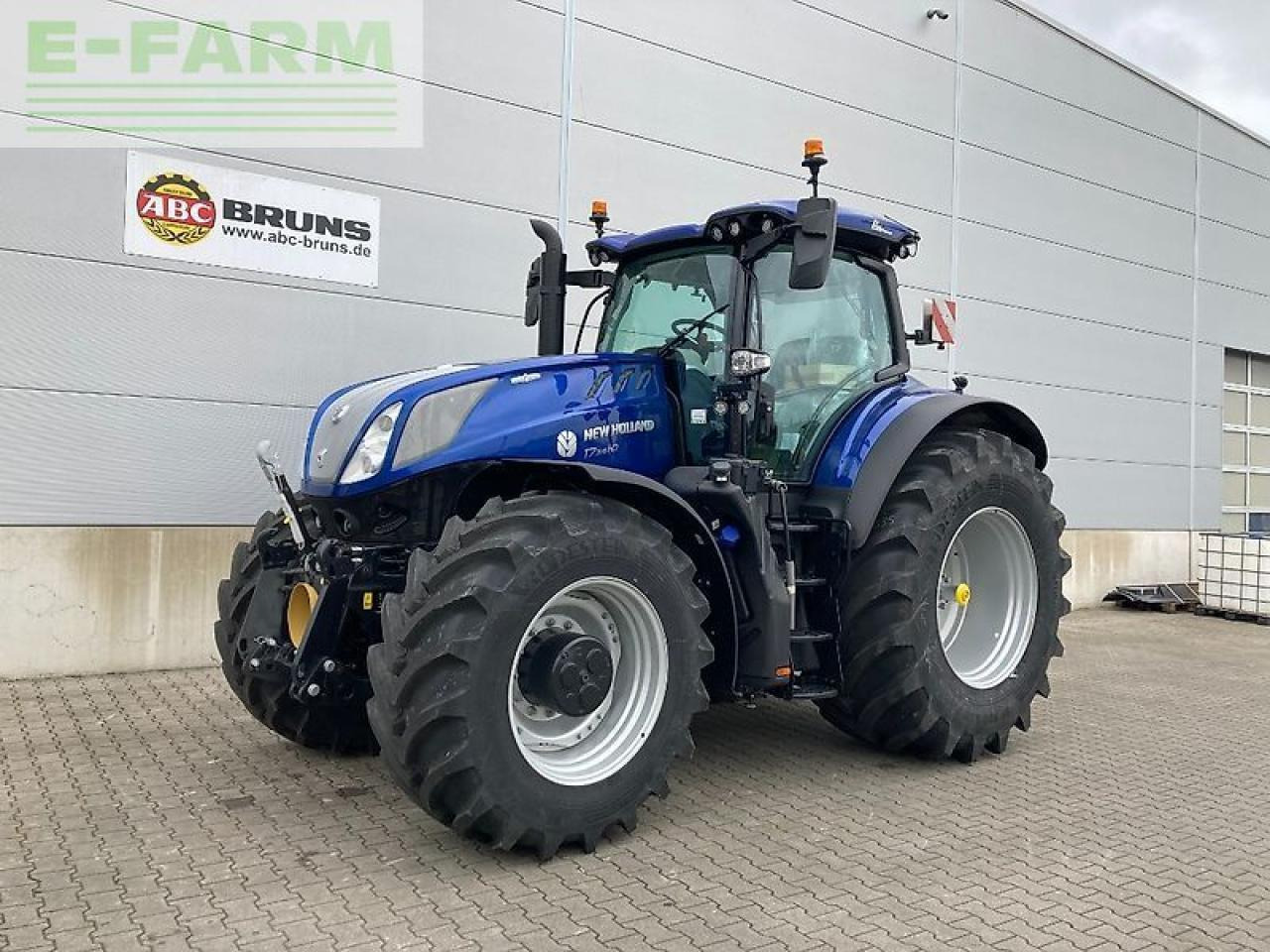 New Holland t7.315 hd autocommand new gen HD - Трактор: фото 1 New Holland t7.315 hd autocommand new gen HD - Трактор: фото 1