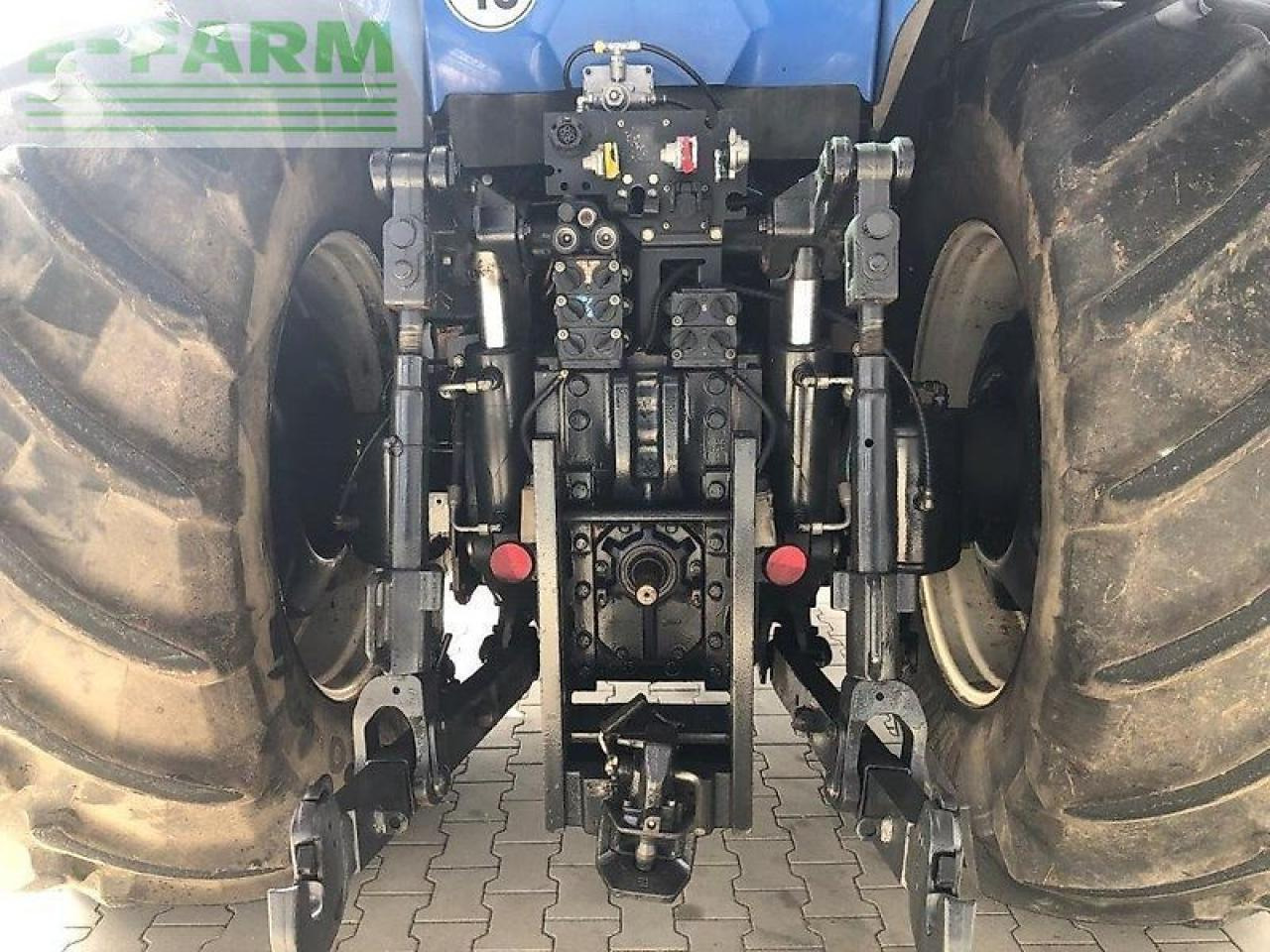 Трактор New Holland t8.360: фото 7