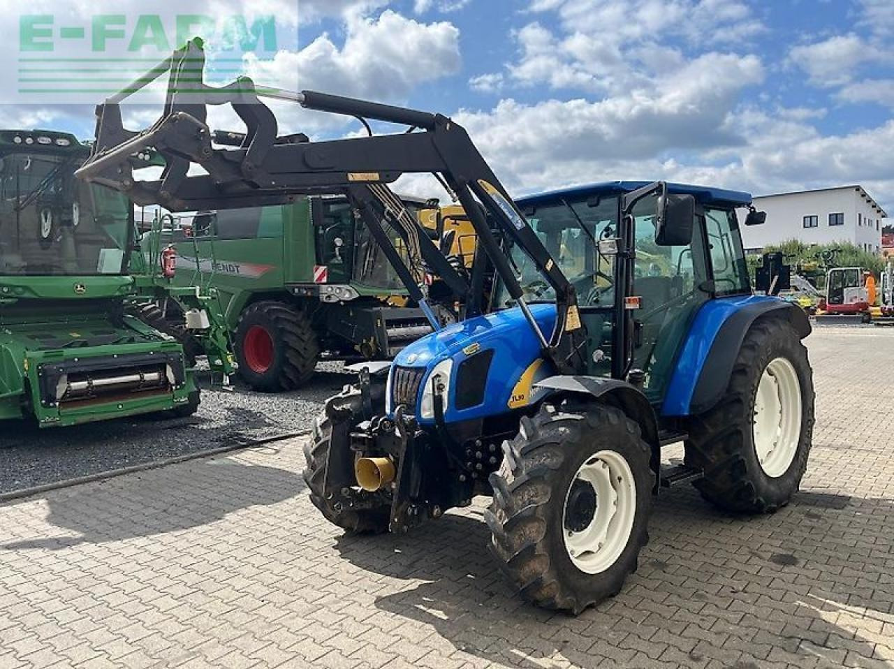New Holland tl 90 a A - Трактор: фото 2 New Holland tl 90 a A - Трактор: фото 2