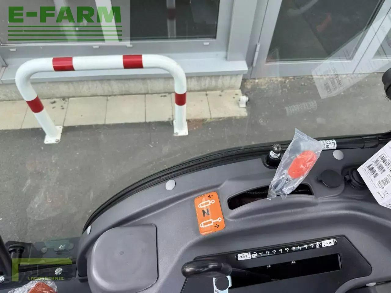 Solis 26 hst kabine panther (black) - Трактор: фото 5 Solis 26 hst kabine panther (black) - Трактор: фото 5