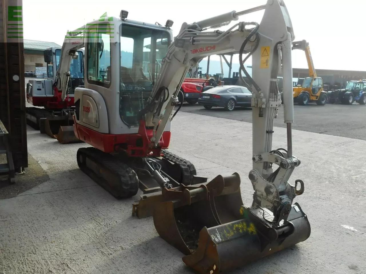 Takeuchi tb 225 mit powertilt + 3 löffel ( 2.400 kg ) - Мини-экскаватор: фото 4 Takeuchi tb 225 mit powertilt + 3 löffel ( 2.400 kg ) - Мини-экскаватор: фото 4