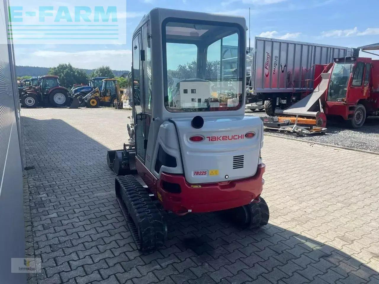 Takeuchi tb 225 v4 - Мини-экскаватор: фото 4 Takeuchi tb 225 v4 - Мини-экскаватор: фото 4