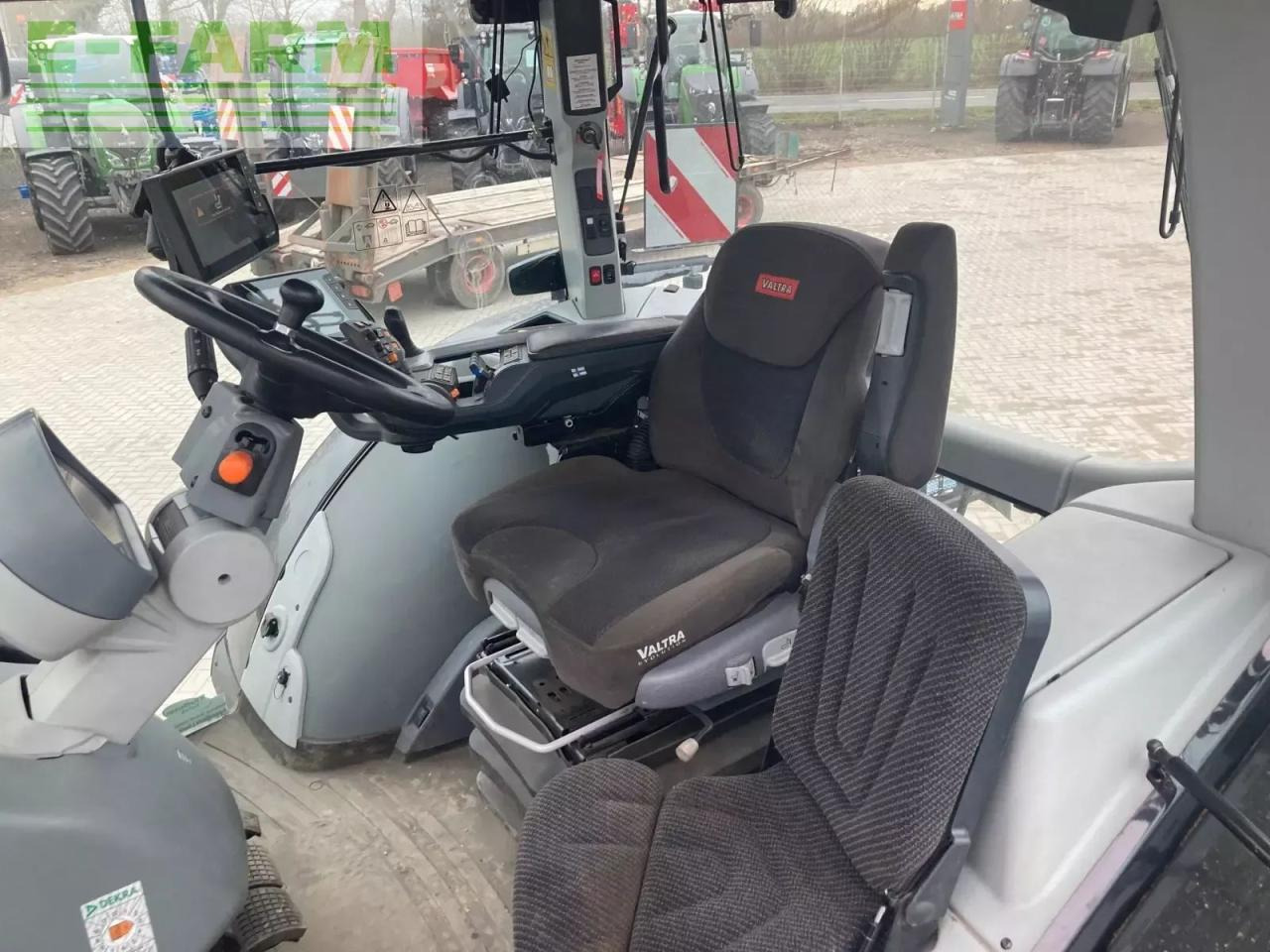Трактор Valtra s374 smarttouch: фото 7