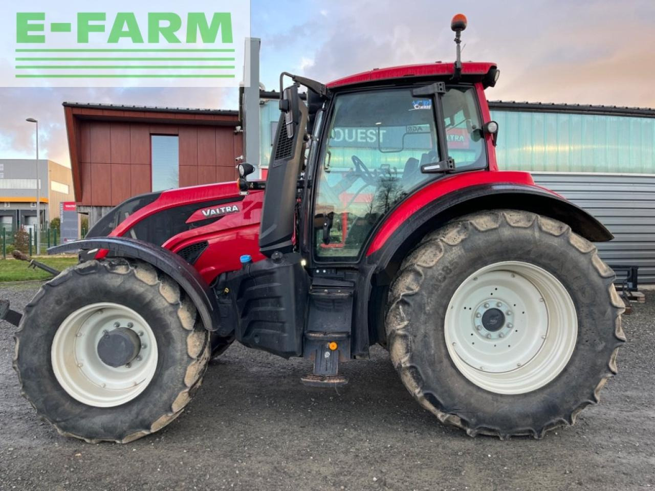 Valtra t144 - Трактор: фото 1 Valtra t144 - Трактор: фото 1