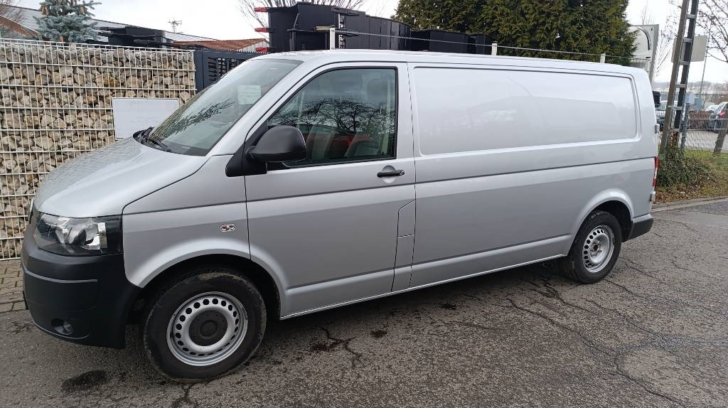 Volkswagen T5 2.0 TDI, Transporter, Kasten, Werkstattschränke - Фургон с закрытым кузовом: фото 3 Volkswagen T5 2.0 TDI, Transporter, Kasten, Werkstattschränke - Фургон с закрытым кузовом: фото 3