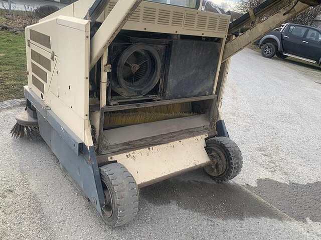 Подметально-уборочная машина Amros 1250 Kehrmaschine: фото 11