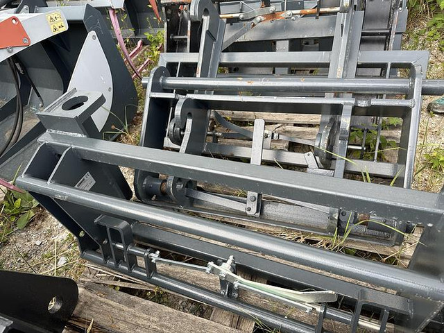 Sonarol John Deere Adapter pass. zu Euro Aufnahme - Навесное оборудование: фото 1 Sonarol John Deere Adapter pass. zu Euro Aufnahme - Навесное оборудование: фото 1
