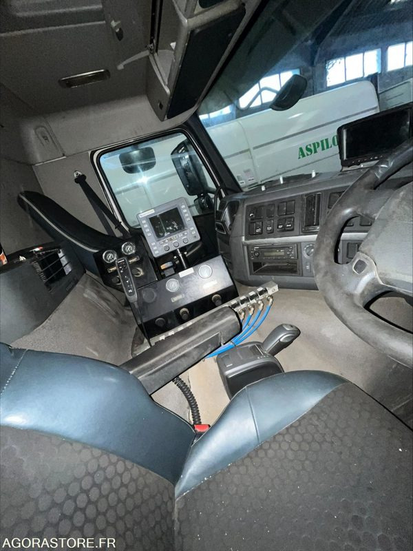 2 BALAYEUSES 6 ROUES - VOLVO - FMFH - - Подметально-уборочная машина: фото 5 2 BALAYEUSES 6 ROUES - VOLVO - FMFH - - Подметально-уборочная машина: фото 5