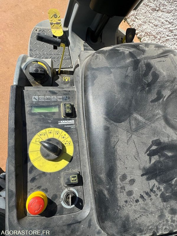 AUTOLAVEUSE AUTOPORTEE KARCHER PROFESSIONNEL R75 NON FONCTIONNELLE - Поломоечная машина: фото 2 AUTOLAVEUSE AUTOPORTEE KARCHER PROFESSIONNEL R75 NON FONCTIONNELLE - Поломоечная машина: фото 2