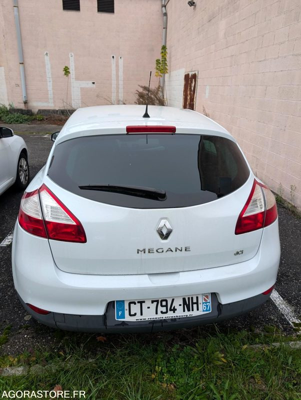 BERLINE MEGANE RENAULT 1.5 DCI BON ETAT 5 PLACES 200 010 KM - Легковой автомобиль: фото 4 BERLINE MEGANE RENAULT 1.5 DCI BON ETAT 5 PLACES 200 010 KM - Легковой автомобиль: фото 4