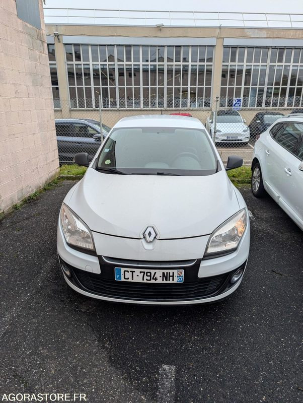 BERLINE MEGANE RENAULT 1.5 DCI BON ETAT 5 PLACES 200 010 KM - Легковой автомобиль: фото 1 BERLINE MEGANE RENAULT 1.5 DCI BON ETAT 5 PLACES 200 010 KM - Легковой автомобиль: фото 1