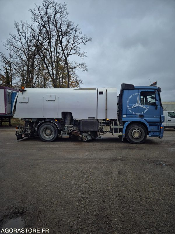 Balayeuse Eurovoirie Optifant 70 TA THP - 2012 - 242 000 heures - Подметально-уборочная машина: фото 1 Balayeuse Eurovoirie Optifant 70 TA THP - 2012 - 242 000 heures - Подметально-уборочная машина: фото 1