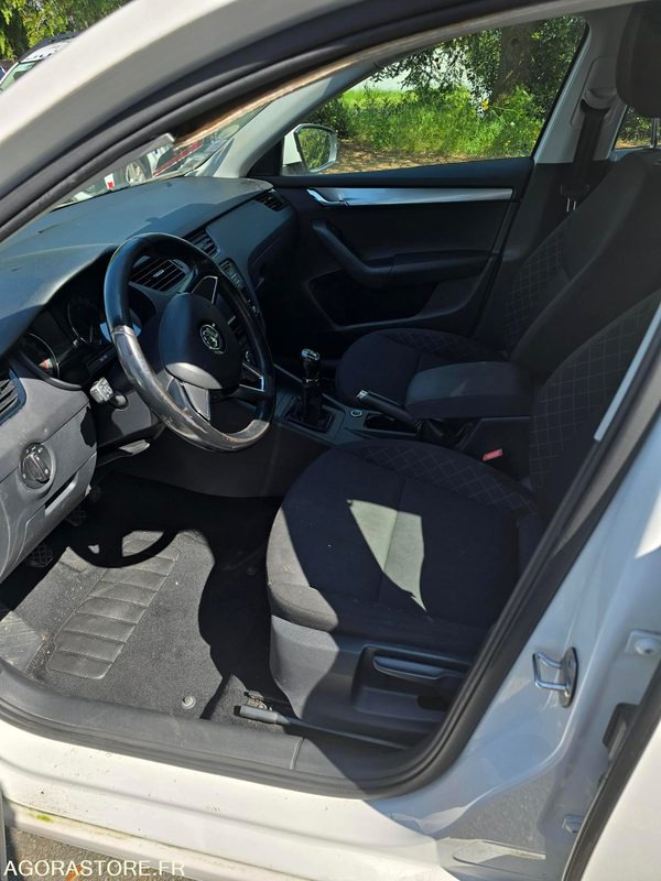Легковой автомобиль EL-119-BW - Non Roulant - SKODA OCTAVIA  - CG INTEGRAL - 250 000 Kms: фото 8