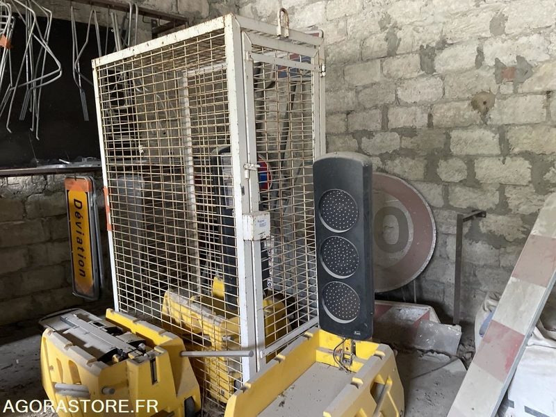 Feux tricolores et cages - Инструмент/ Оборудование: фото 1 Feux tricolores et cages - Инструмент/ Оборудование: фото 1