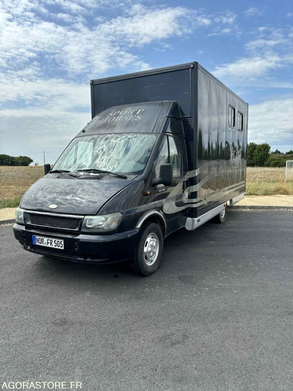 Fourgon FORD - Transport de 2 Chevaux - 2004 - 137 510 KM - Цельнометаллический фургон: фото 1 Fourgon FORD - Transport de 2 Chevaux - 2004 - 137 510 KM - Цельнометаллический фургон: фото 1