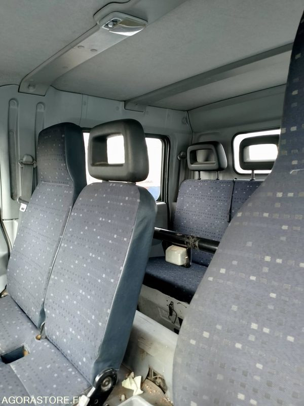 MITSUBISHI CANTER ( MOTEUR HS ) - Грузовик: фото 2 MITSUBISHI CANTER ( MOTEUR HS ) - Грузовик: фото 2