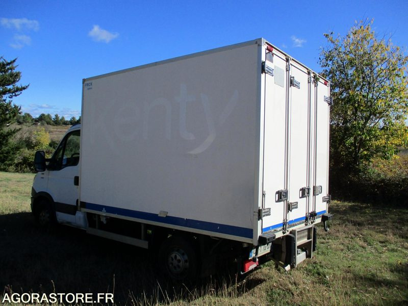 IVECO 35S13 de 2013 chassis cabine frigorifique - Фургон-рефрижератор: фото 3 IVECO 35S13 de 2013 chassis cabine frigorifique - Фургон-рефрижератор: фото 3