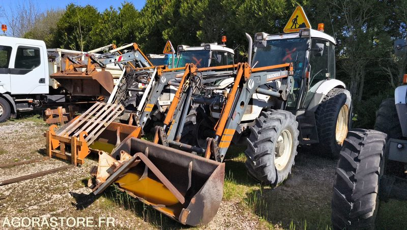 Lot Renault - Tracteur ergos 110-CF 056 - 2001 - 11404 et CHARGEUR FAUCHEUX TRF0 - Трактор: фото 1 Lot Renault - Tracteur ergos 110-CF 056 - 2001 - 11404 et CHARGEUR FAUCHEUX TRF0 - Трактор: фото 1