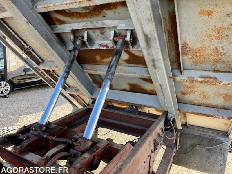 Малотоннажный самосвал MERCEDES 809 D BENNE 7T5 - 1990 - 186 490km NOMBREUX TRAVAUX EFFECTUES/FACTURES: фото 8 Малотоннажный самосвал MERCEDES 809 D BENNE 7T5 - 1990 - 186 490km NOMBREUX TRAVAUX EFFECTUES/FACTURES: фото 8