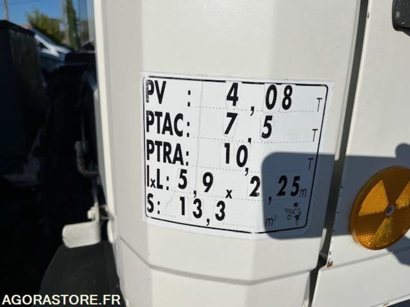 Малотоннажный самосвал MERCEDES 809 D BENNE 7T5 - 1990 - 186 490km NOMBREUX TRAVAUX EFFECTUES/FACTURES: фото 9 Малотоннажный самосвал MERCEDES 809 D BENNE 7T5 - 1990 - 186 490km NOMBREUX TRAVAUX EFFECTUES/FACTURES: фото 9