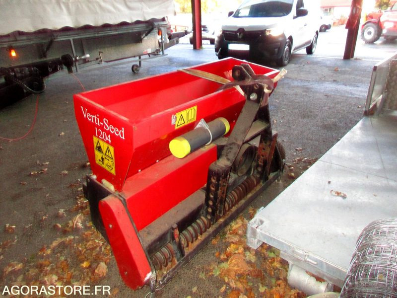 Machine pour réengazonner terrains de sport - REDEXIM Verti-Seed-1204 - Сеялка: фото 1 Machine pour réengazonner terrains de sport - REDEXIM Verti-Seed-1204 - Сеялка: фото 1