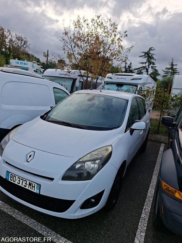 Megane Scenic - Легковой автомобиль: фото 2 Megane Scenic - Легковой автомобиль: фото 2