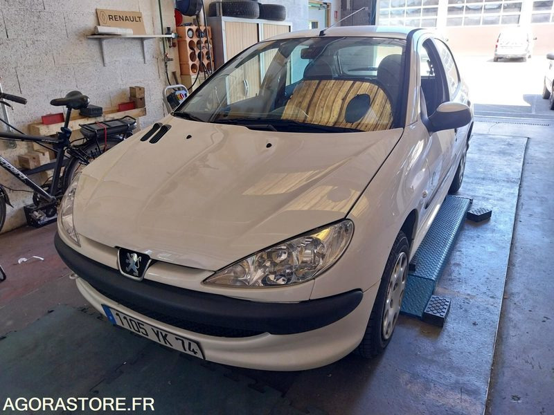 PEUGEOT 206 101700kms - 2005 - Легковой автомобиль: фото 1 PEUGEOT 206 101700kms - 2005 - Легковой автомобиль: фото 1