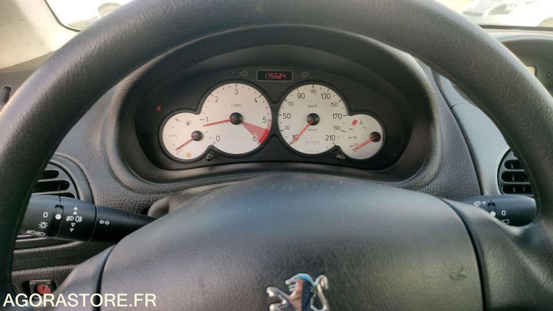 PEUGEOT 206 - 2005 -175624kms - Легковой автомобиль: фото 5 PEUGEOT 206 - 2005 -175624kms - Легковой автомобиль: фото 5