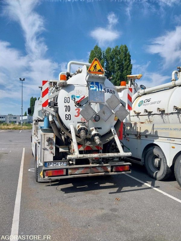 RENAULT Kerax 320 HUWER ADR 2002 (165000Km) ROULANT EXPORT UNIQUEMENT - Ассенизатор: фото 4 RENAULT Kerax 320 HUWER ADR 2002 (165000Km) ROULANT EXPORT UNIQUEMENT - Ассенизатор: фото 4