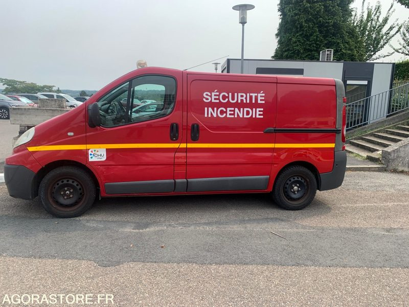 RENAULT Trafic II Fourgon Phase 2 L1H1 2.0 dCi 16V 90 cv - Цельнометаллический фургон: фото 3 RENAULT Trafic II Fourgon Phase 2 L1H1 2.0 dCi 16V 90 cv - Цельнометаллический фургон: фото 3