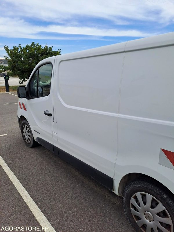 RENAULT Trafic VU 4p Fourgon FG-GCF L1 - 2015 - 313823 KM - P1511325 - Цельнометаллический фургон: фото 2 RENAULT Trafic VU 4p Fourgon FG-GCF L1 - 2015 - 313823 KM - P1511325 - Цельнометаллический фургон: фото 2