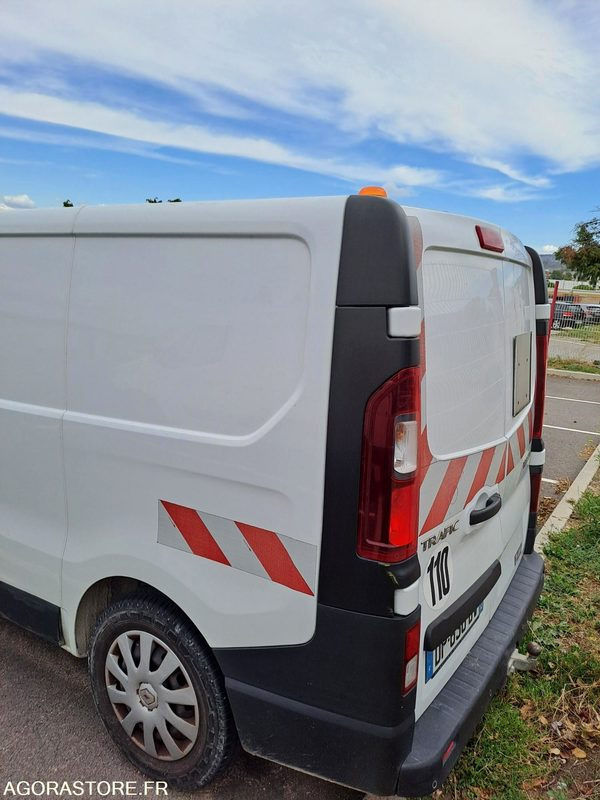 RENAULT Trafic VU 4p Fourgon FG-GCF L1 - 2015 - 313823 KM - P1511325 - Цельнометаллический фургон: фото 3 RENAULT Trafic VU 4p Fourgon FG-GCF L1 - 2015 - 313823 KM - P1511325 - Цельнометаллический фургон: фото 3