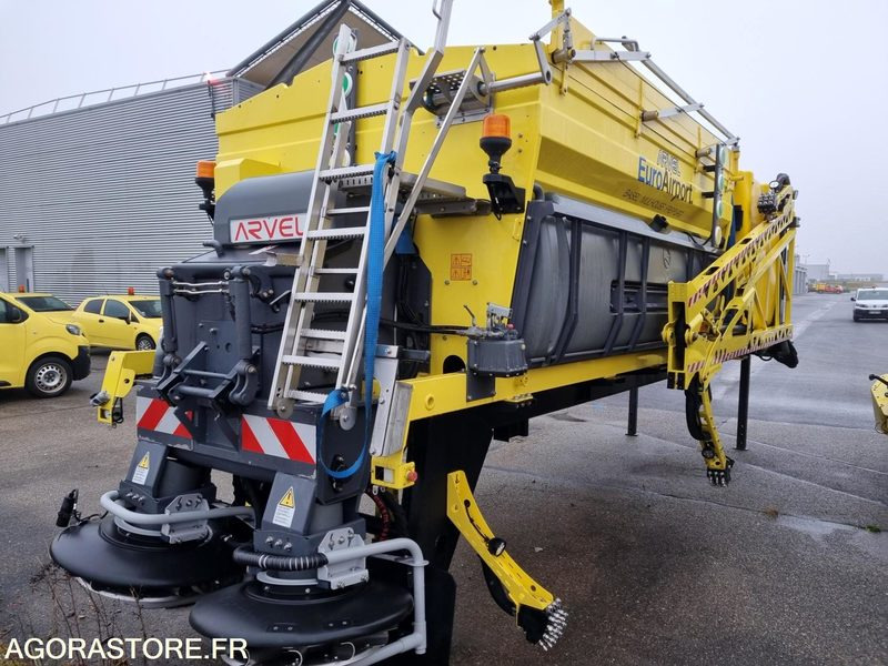 Saleuse Bucher - Разбрасыватель песка/ Соли: фото 1 Saleuse Bucher - Разбрасыватель песка/ Соли: фото 1