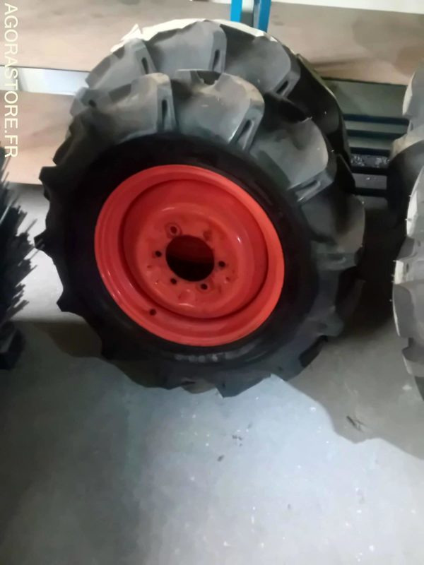 PNEUMATIQUE MONTE SUR JANTE TRACTEUR KUBOTA - Сельскохозяйственная техника: фото 2 PNEUMATIQUE MONTE SUR JANTE TRACTEUR KUBOTA - Сельскохозяйственная техника: фото 2