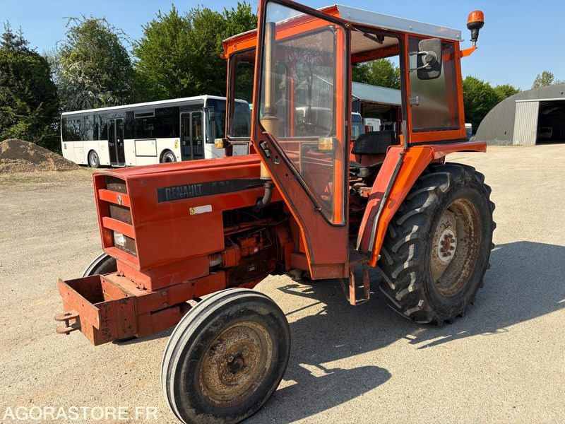 TRACTEUR AGRICOLE RENAULT 421 - Трактор: фото 2 TRACTEUR AGRICOLE RENAULT 421 - Трактор: фото 2
