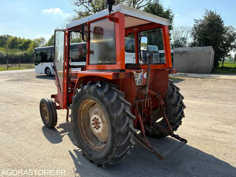 TRACTEUR AGRICOLE RENAULT 421 - Трактор: фото 5 TRACTEUR AGRICOLE RENAULT 421 - Трактор: фото 5