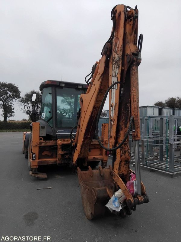 Tractopelle Case 580SR-4PT - Экскаватор-погрузчик: фото 3 Tractopelle Case 580SR-4PT - Экскаватор-погрузчик: фото 3