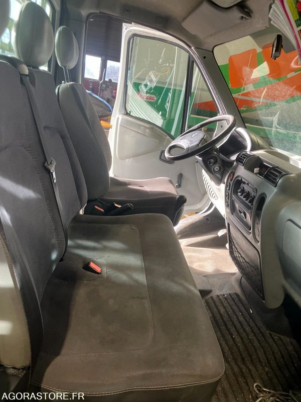 VEHICULE UTILITAIRE PLATEAU - Малотоннажный самосвал: фото 4 VEHICULE UTILITAIRE PLATEAU - Малотоннажный самосвал: фото 4