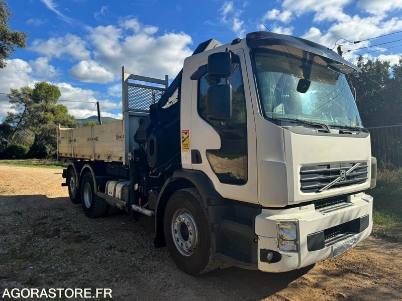 VOLVO 6x2 GRUE HIAB 244-E6 JIB 45X-3 - 2009 - 88 000km - Самосвал: фото 1 VOLVO 6x2 GRUE HIAB 244-E6 JIB 45X-3 - 2009 - 88 000km - Самосвал: фото 1