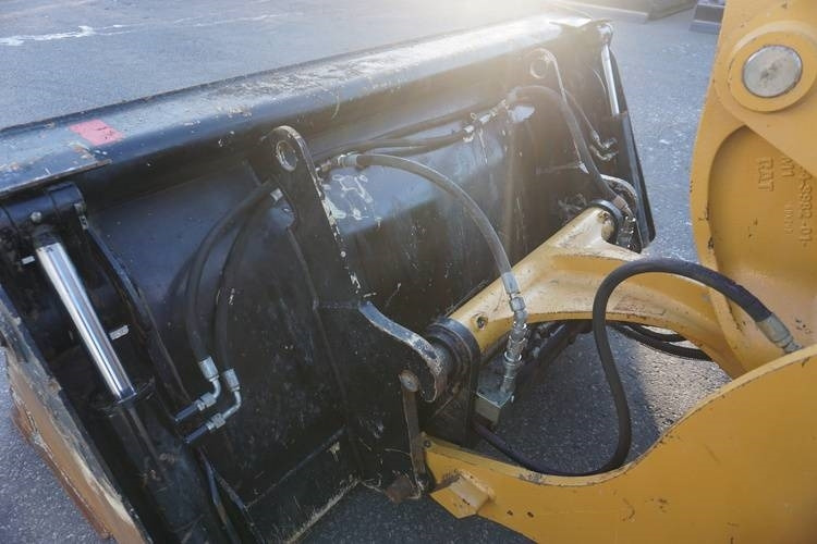 Колёсный погрузчик CAT 906M: фото 8