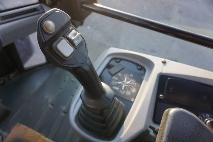 Колёсный погрузчик CAT 906M: фото 13