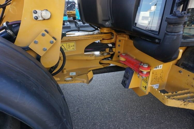 Колёсный погрузчик CAT 906M: фото 7