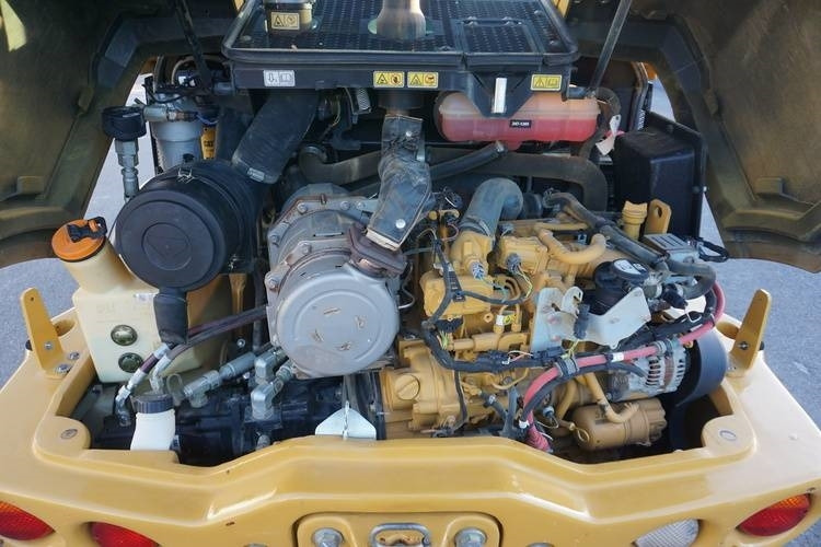 Колёсный погрузчик CAT 906M: фото 9