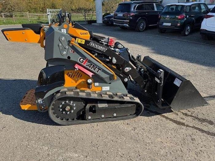 GiANT GS 950T - Мини-погрузчик с бортовым поворотом: фото 3 GiANT GS 950T - Мини-погрузчик с бортовым поворотом: фото 3