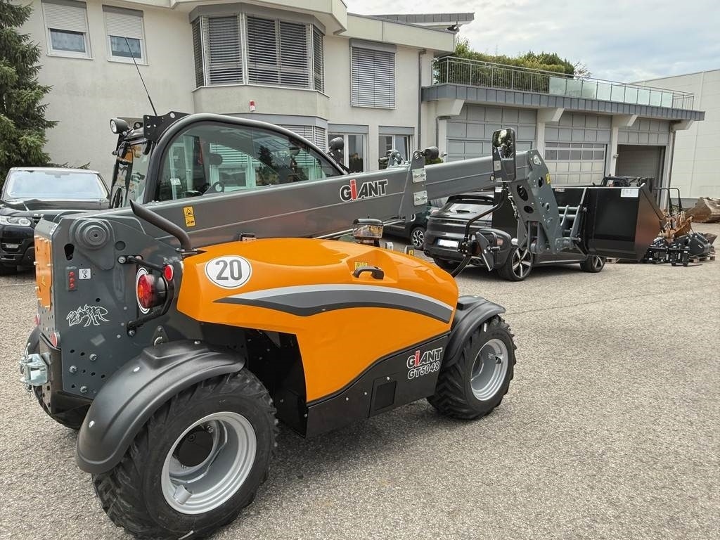 GiANT GT5048 - Телескопический погрузчик: фото 3 GiANT GT5048 - Телескопический погрузчик: фото 3