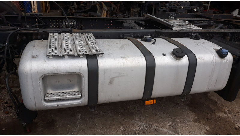 Mercedes-Benz Actros MP4 - Топливный бак для Грузовиков: фото 3 Mercedes-Benz Actros MP4 - Топливный бак для Грузовиков: фото 3