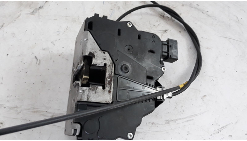 Mercedes-Benz left side door lock - Кузов и экстерьер для Грузовиков: фото 3 Mercedes-Benz left side door lock - Кузов и экстерьер для Грузовиков: фото 3