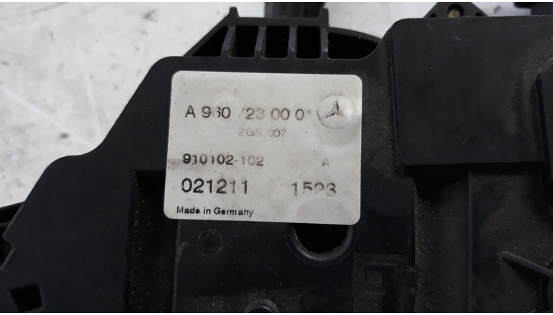 Mercedes-Benz left side door lock - Кузов и экстерьер для Грузовиков: фото 5 Mercedes-Benz left side door lock - Кузов и экстерьер для Грузовиков: фото 5