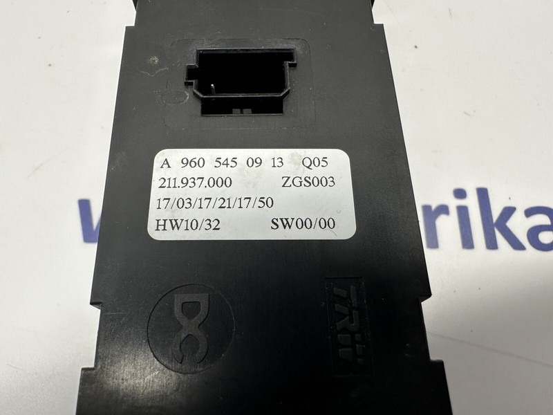 Mercedes-Benz passenger door, window control - Приборная панель для Грузовиков: фото 3 Mercedes-Benz passenger door, window control - Приборная панель для Грузовиков: фото 3